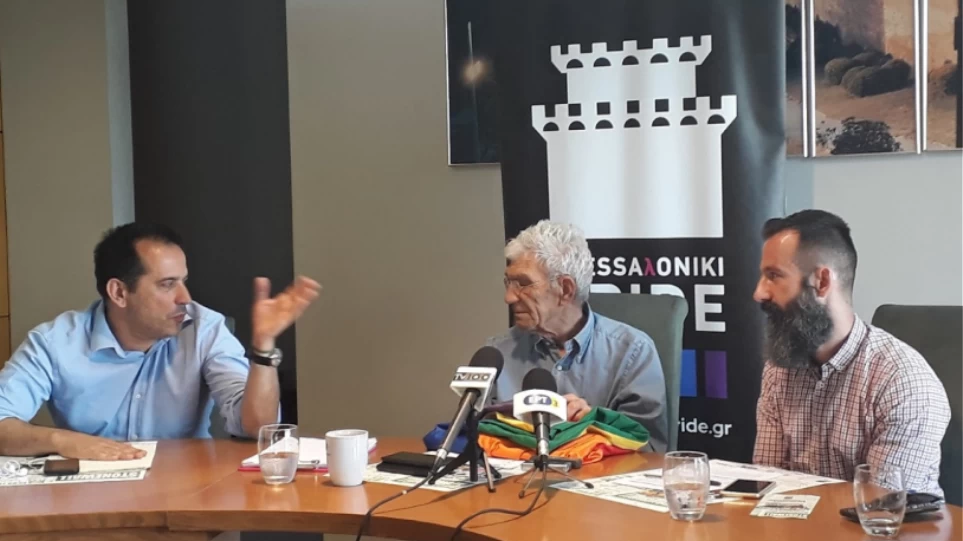 Αίσχος: Ο Μπουτάρης θα βάλει σημαία του Thessaloniki Pride στο Δημαρχείο – «Ηλιθιότητα το Straight Pride!» (βίντεο)